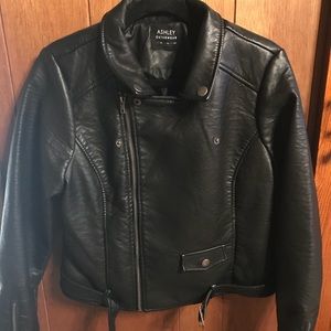Cropped faux leather jacket